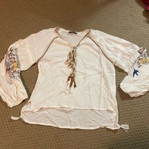 Blouse with embroidered design balloon sleeve